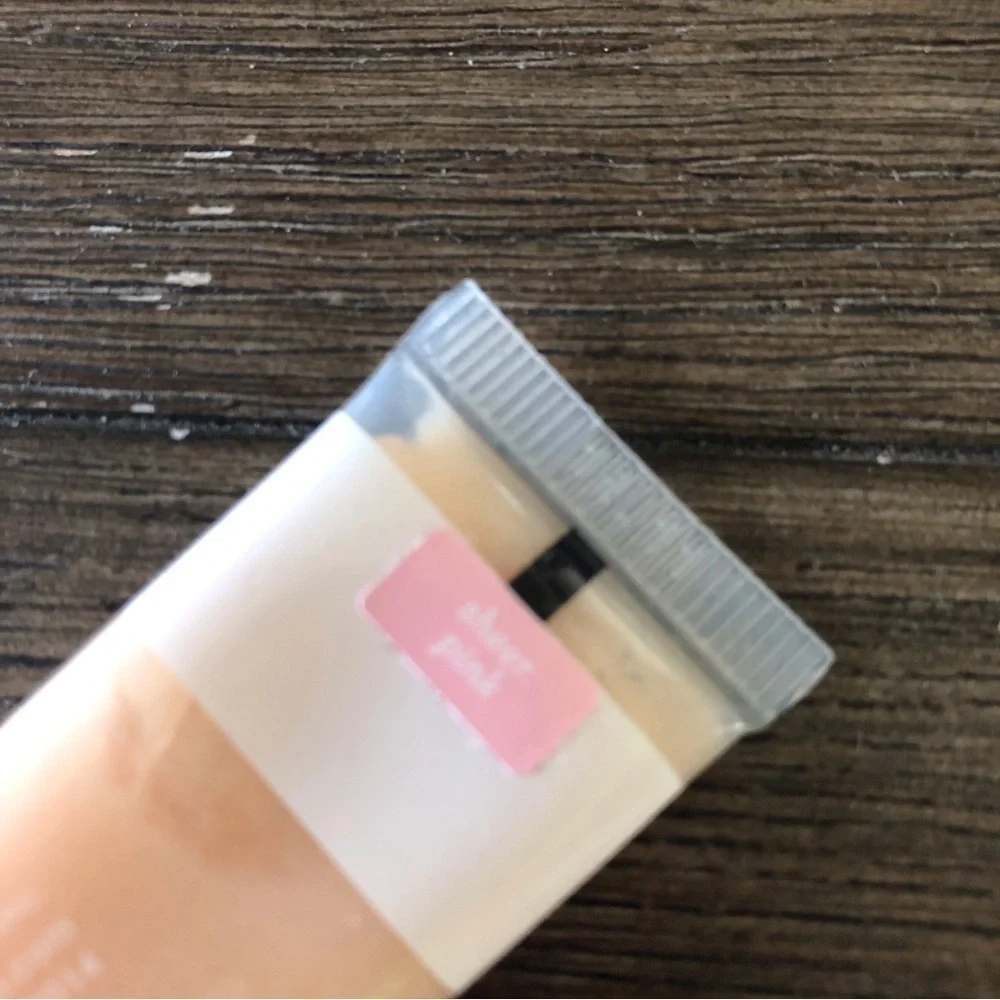Julep Luxe Lip conditioning treatment in color Sheer Pink